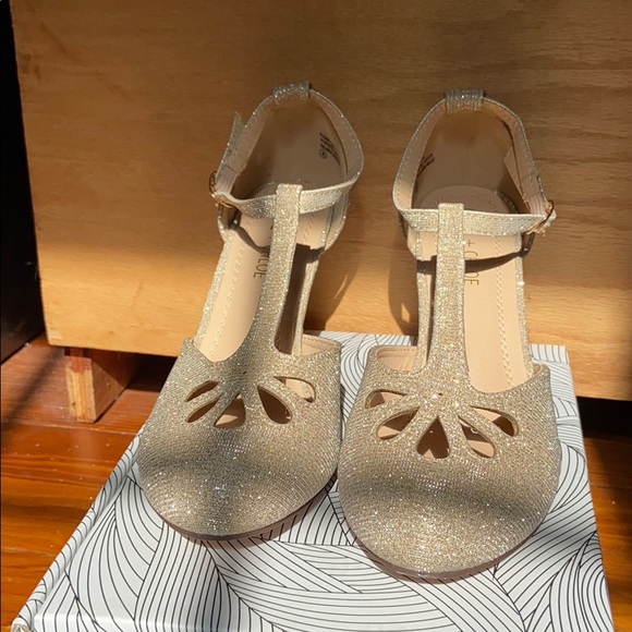 Heels - Picture 2 of 5